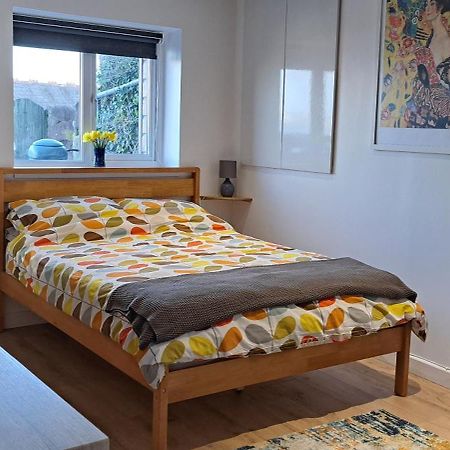 Modern Studio Apartment With Outstanding Views, Sleeps 2 Newlyn Eksteriør bilde