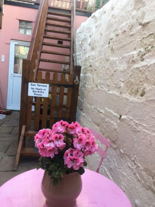 Modern Studio Apartment With Outstanding Views, Sleeps 2 Newlyn Eksteriør bilde