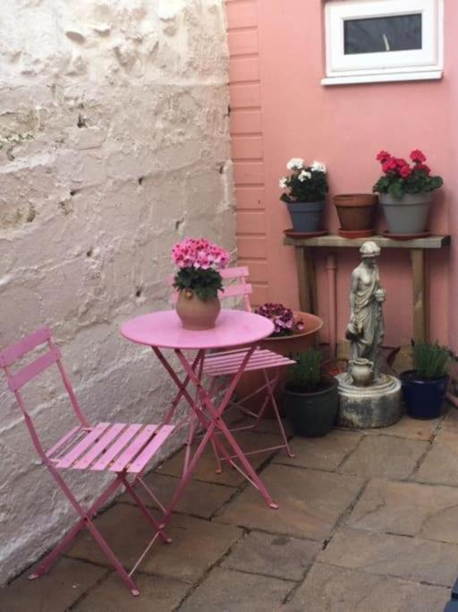 Modern Studio Apartment With Outstanding Views, Sleeps 2 Newlyn Eksteriør bilde